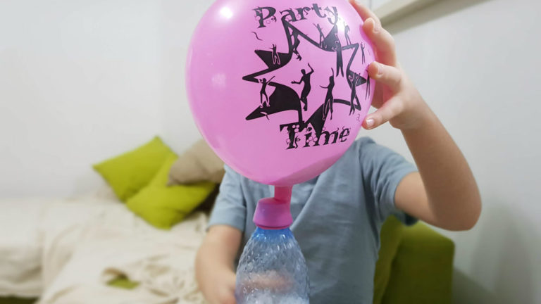 Experiment pentru copii cu baloane